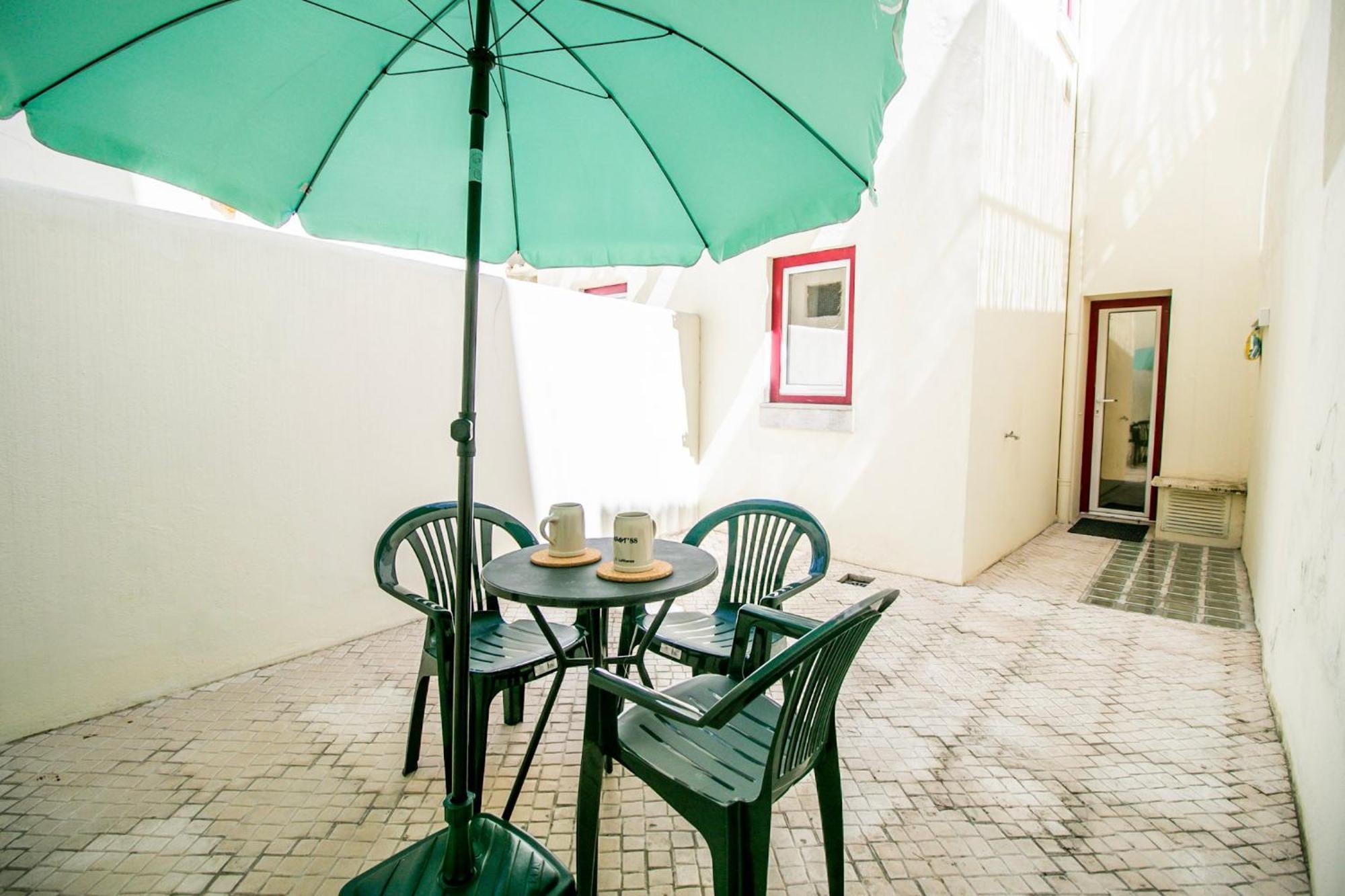 157 A - Charming Santos Wpatio Lisbon