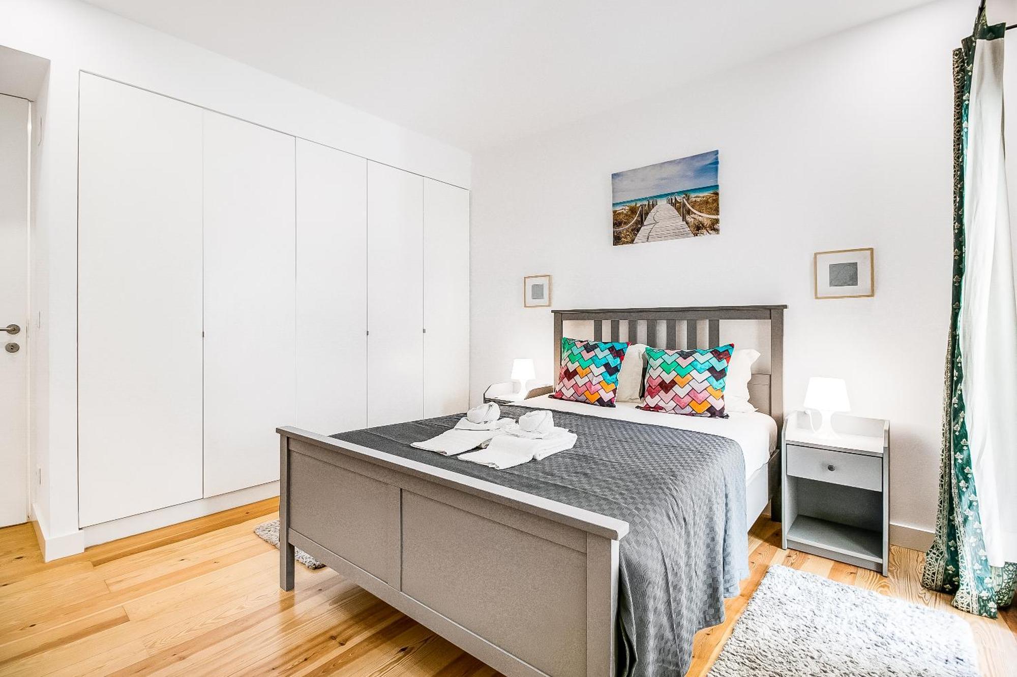 157 A - Charming Santos Wpatio * Lisbon